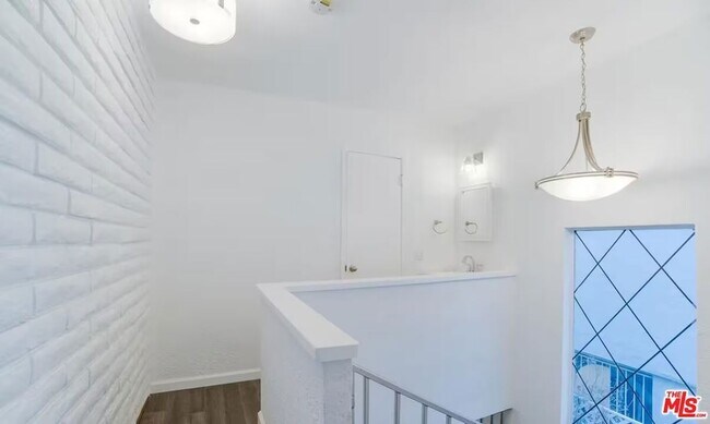 Building Photo - 16 Reef St