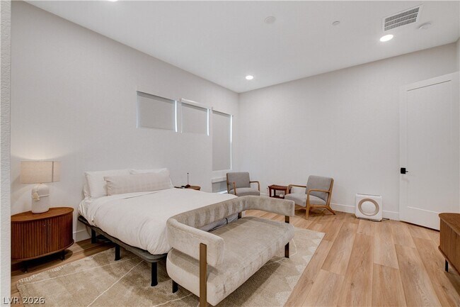 Building Photo - 779 Willits St