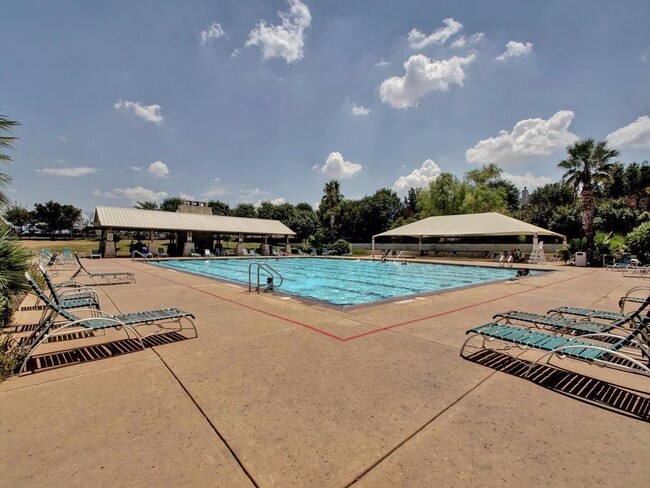 Building Photo - 15104 Fernhill Dr