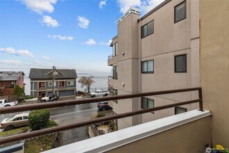 Building Photo - 2Bd/1.75Ba Seattle Condo