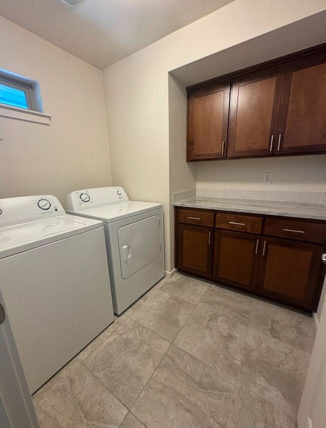 Building Photo - Beautiful 3bd/2bath home