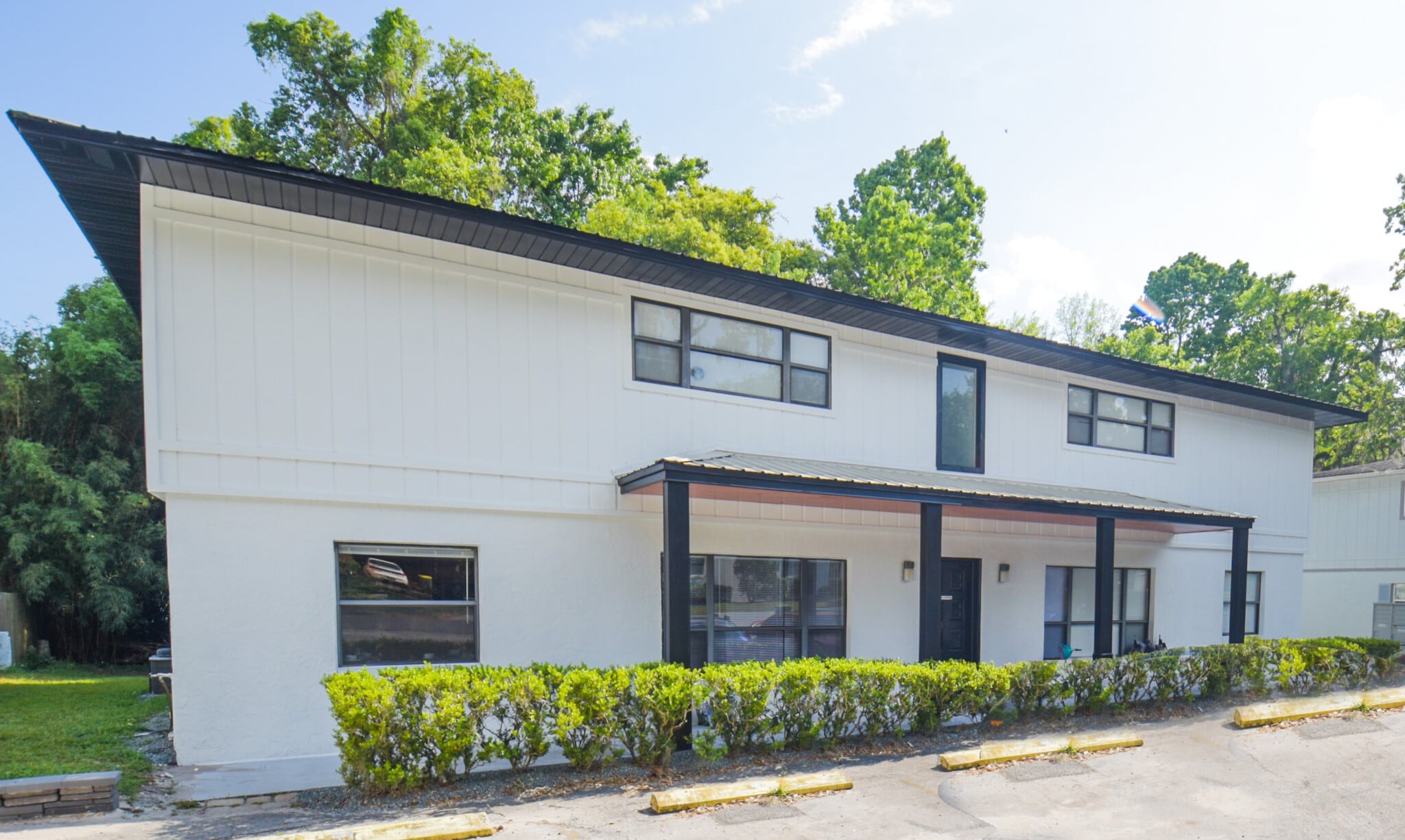 Building exterior - 913 Sumter St