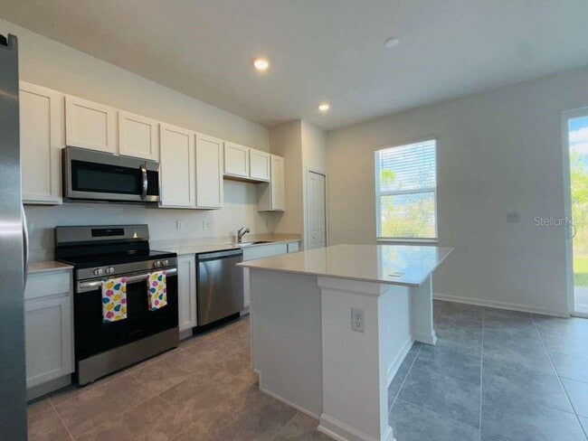 Building Photo - 2473 Skyline Lp