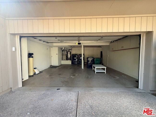 Building Photo - 12 Moss Glen