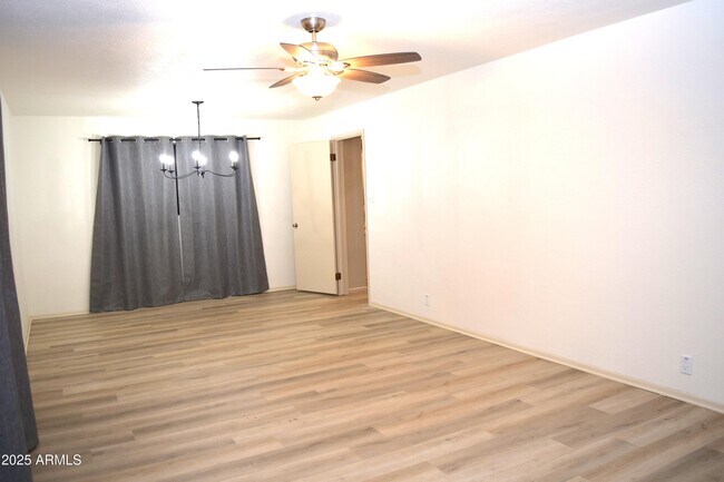 Building Photo - 1820 W Hazelwood St