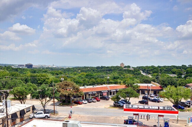 Building Photo - 2822 Forest Park Blvd