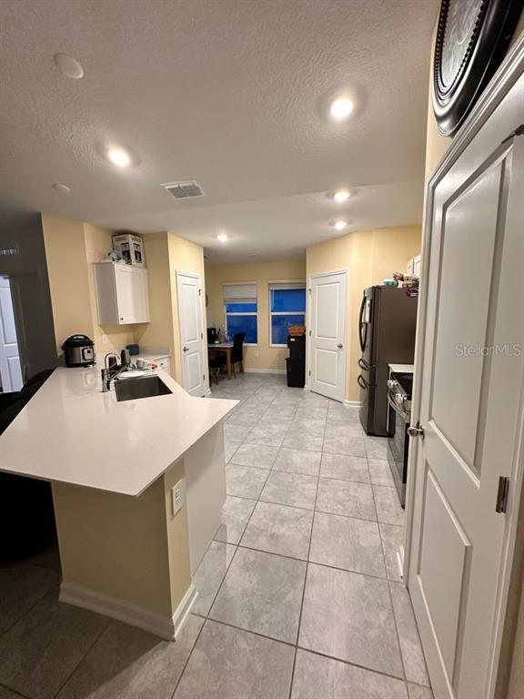 Building Photo - 684 Sand Pne Ln