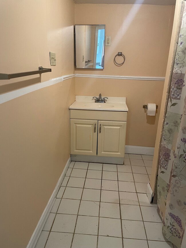 Bathroom - 1230 Mandeville St