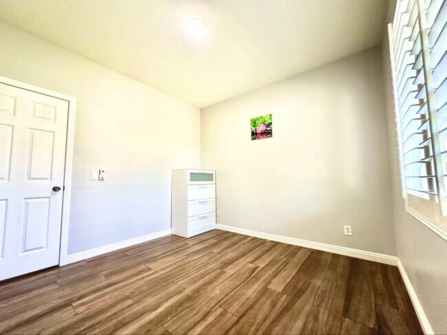 Building Photo - 16550 Sugar Ln