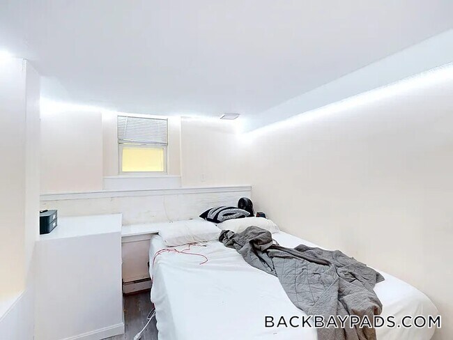 Building Photo - 277 Marlborough St