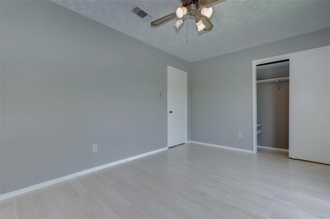 Building Photo - 7659 Winkle Wood Ln
