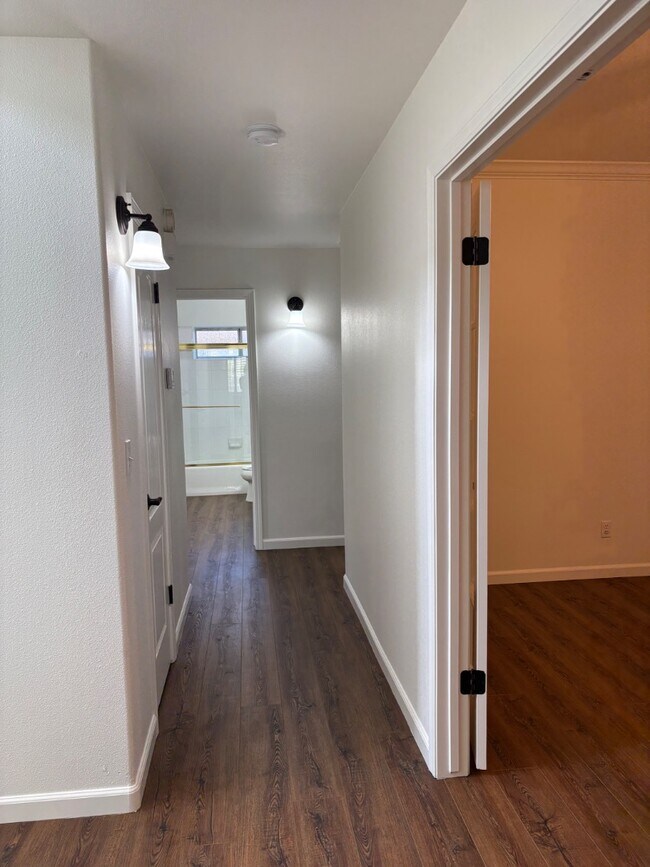 Building Photo - 697 Cromwell Ave