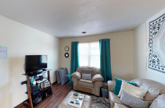 Building Photo - 913 Vattier St