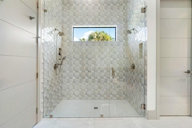 Building Photo - 13460 U.S. Rte 1