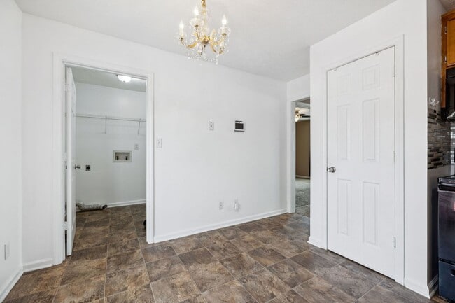 Building Photo - 1073 Bobcat Dr