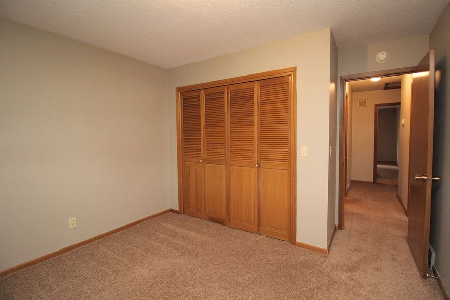 Building Photo - 230-230 SE 52nd Ave