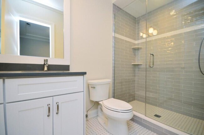 Building Photo - 4 bedroom in Chicago IL 60640