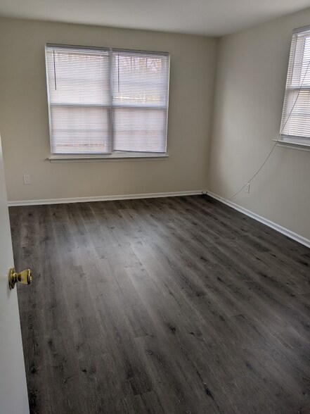 Building Photo - 1691B Bluebird Dr