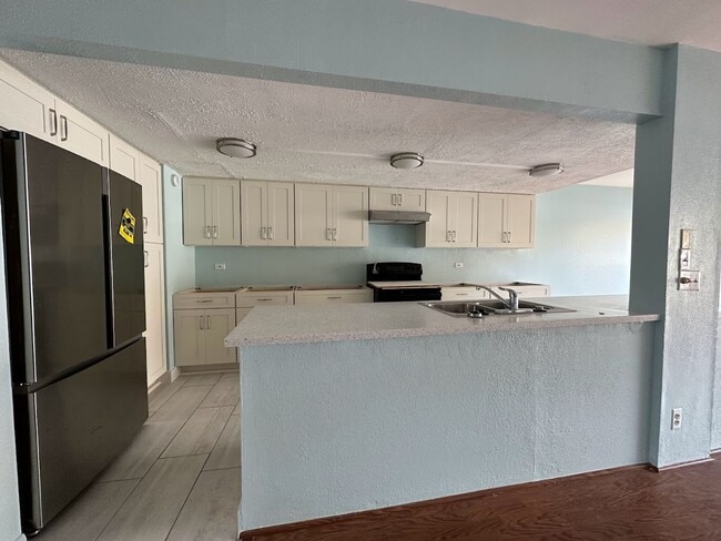 Building Photo - Hawaii Kai - The COLONY MARINA:  Lovely townhouse with spacious 4 bedrooms, 3 bath, 2 covered par...