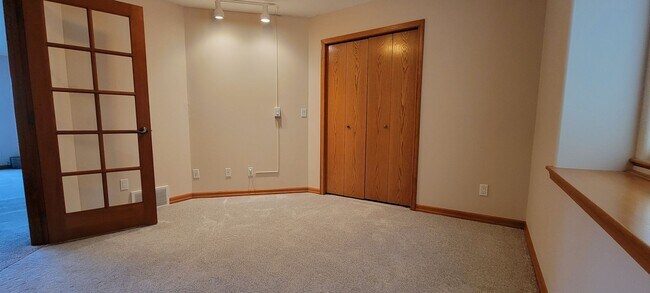 Building Photo - HUGE!  4 Bed Family Home in Mead Available...