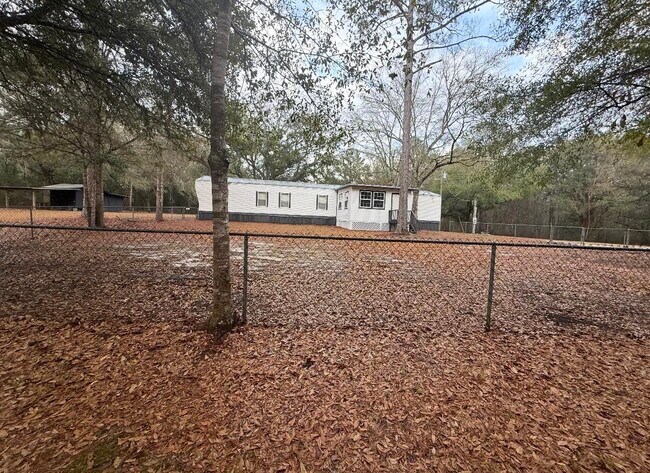 Building Photo - 3083 Lake Sue Dr