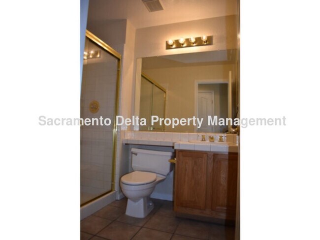 Building Photo - Rocklin home with pool & newer HVAC!