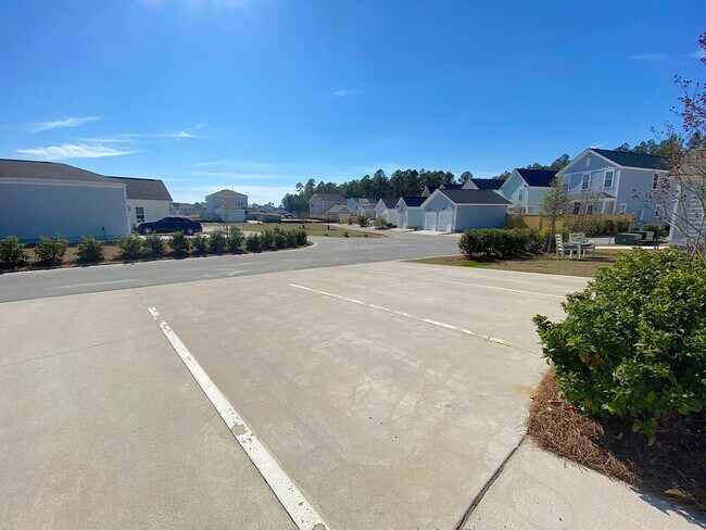 Building Photo - 354 Great Lawn Dr