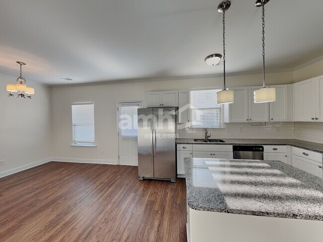 Building Photo - 2615 Beal St