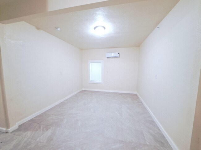 Building Photo - 1306 Iowa Ave