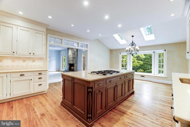 Building Photo - 8001 Greenwich Woods Dr