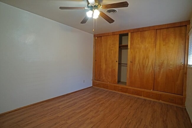 Building Photo - Charming 2 bedroom 1 bath in Carmichael!