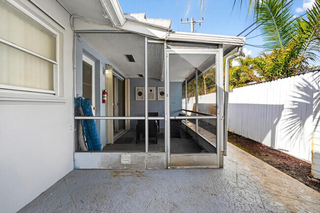 Building Photo - 1761 NE 55th St