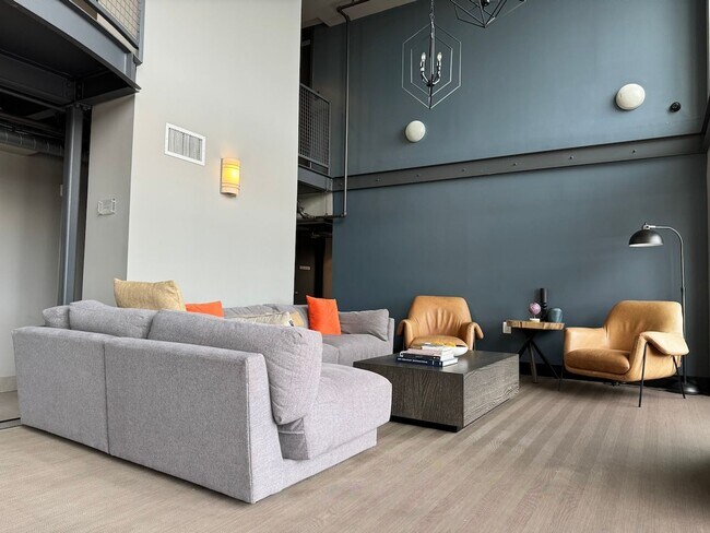 Building Photo - Studio Condo with Fantastic View, High-End Appliances, Wide Windows, Gorgeous Flooring, Amazing A...