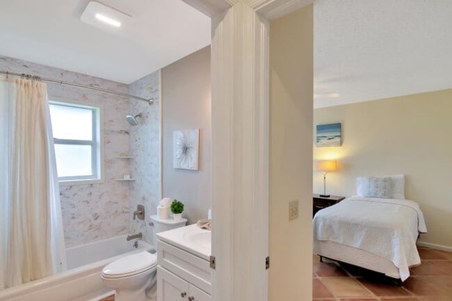 Building Photo - 13725 Folkestone Cir