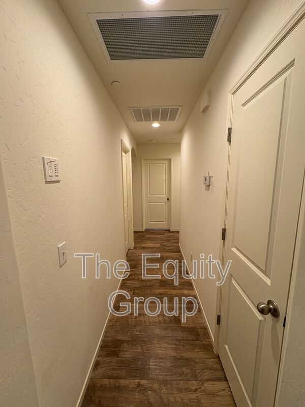 Building Photo - 2134 E Delta Ct