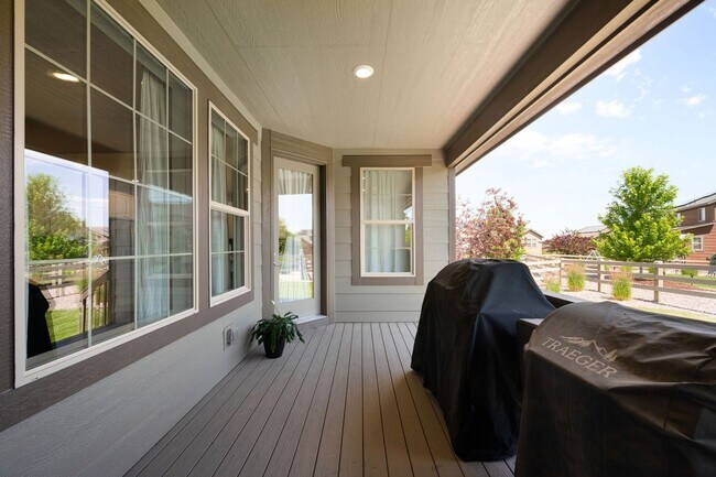 Building Photo - Luxury 6BD, 4BA Sterling Ranch Home with L...