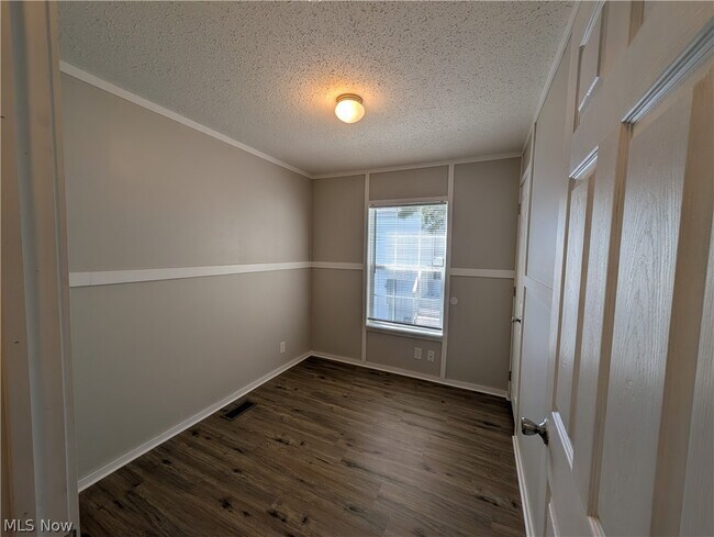 Building Photo - 215 Cedar Brook Dr