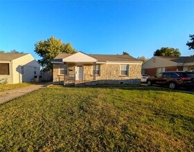 Building Photo - 221 E Myrtle Dr