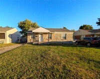 Building Photo - 221 E Myrtle Dr