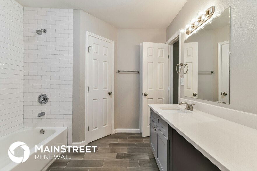 Building Photo - 9550 New World Dr