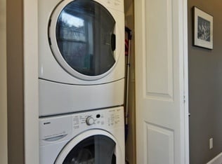 Building Photo - Lovely 2 Bedroom Townhouse in Magnolia.