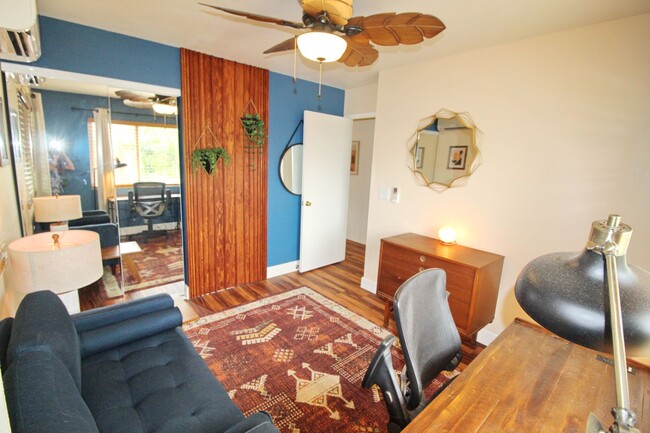 Building Photo - Standalone, Remodeled, Tastefully Furnishe...