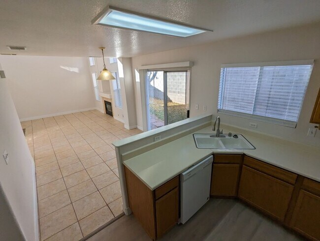 Building Photo - 7233 Pinon Crest Ct