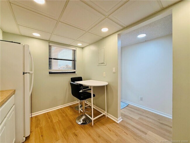 Building Photo - 9490 S Ocean Dr