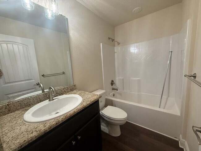 Building Photo - Gulf Breeze - Shadow Lakes - 4 bedroom, 2 ...