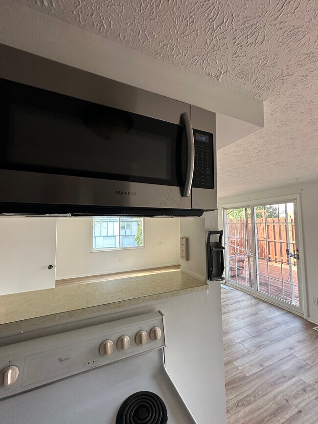 Building Photo - 2448 Burgandy Ln