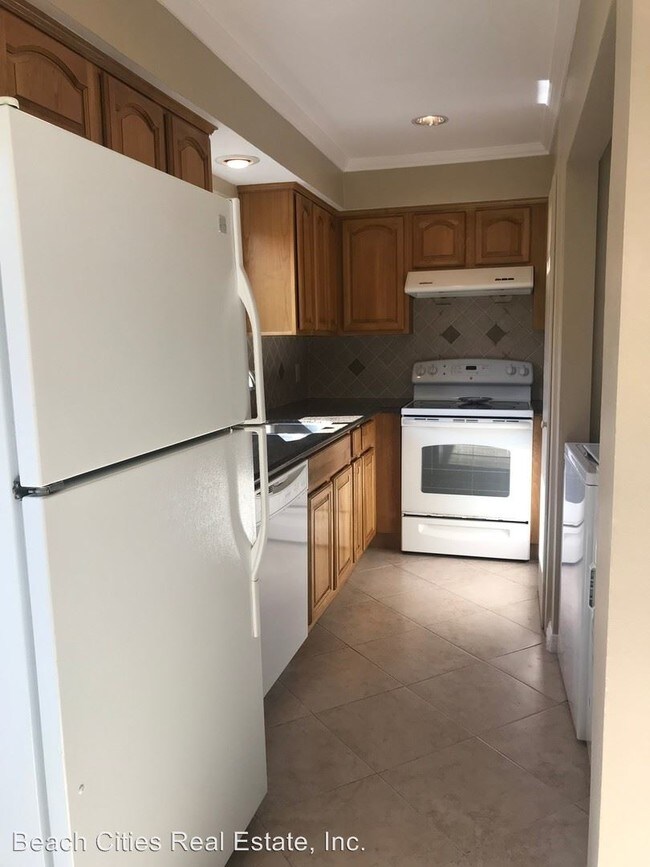 Building Photo - 3 br, 1.5 bath House - 9868 Continental Dr.