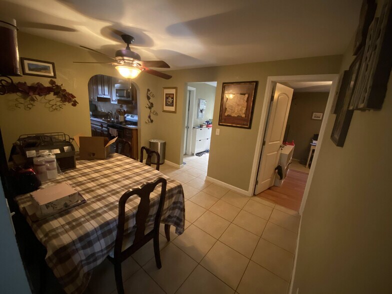 Building Photo - 172 W Elm Ct