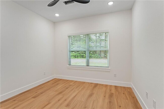 Building Photo - 49 Melbourn Dr
