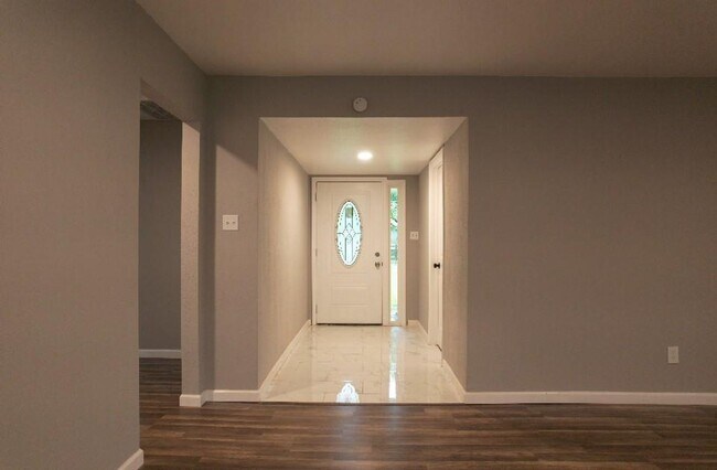 Building Photo - Splendora  Beauty on 2 Acres